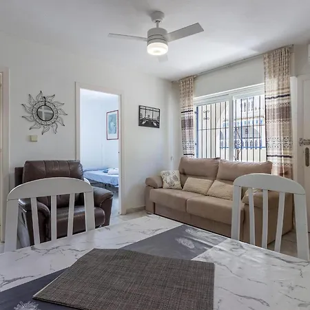 2 Bedroom Cozy In Hébergement de vacances Torrevieja