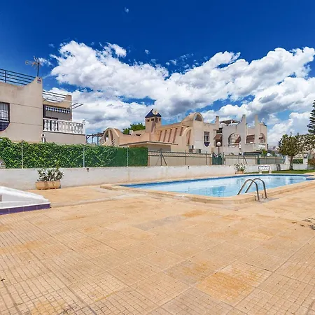 2 Bedroom Cozy In Hébergement de vacances