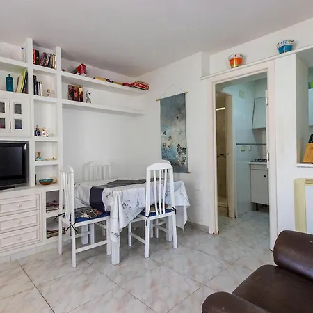 2 Bedroom Cozy In Hébergement de vacances Torrevieja